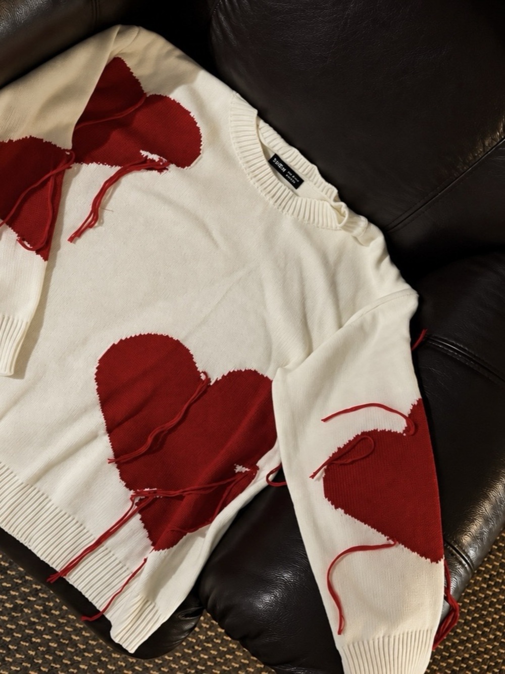 SHEIN White and Red Heart Pattern Fringe Trim Pullover Sweater White & Red Heart